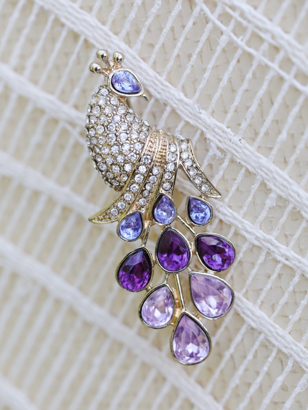 Vtg Signed Napier Purple Lavender Gemstone Gold-Tone Peacock Brooch Pin EUC